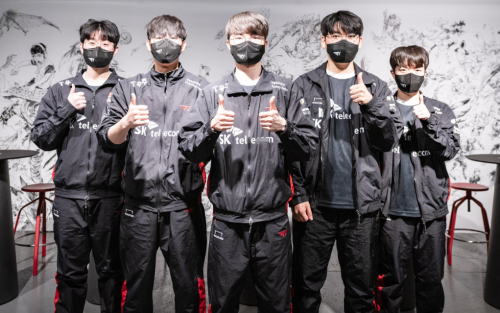 包含Faker回归赛场，爆冷首场状态亮眼，瑞士队观众沸腾！的词条