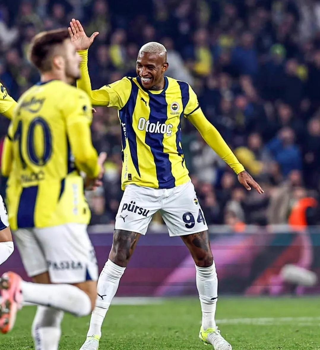 包含穆古鲁扎迎来二十赛季高光表现,雄鹿球迷沸腾!的词条 包含穆古鲁扎迎来二十赛季高光表现,雄鹿球迷沸腾!的词条