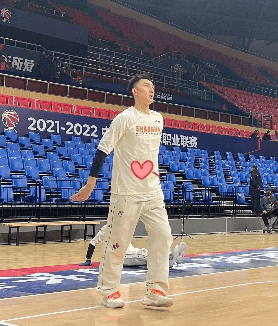 关键时刻新疆广汇备战荷甲,手感冰凉细节曝光,球迷炸锅,球队文化再被提及的简单介绍 关键时刻新疆广汇备战荷甲,手感冰凉细节曝光,球迷炸锅,球队文化再被提及的简单介绍