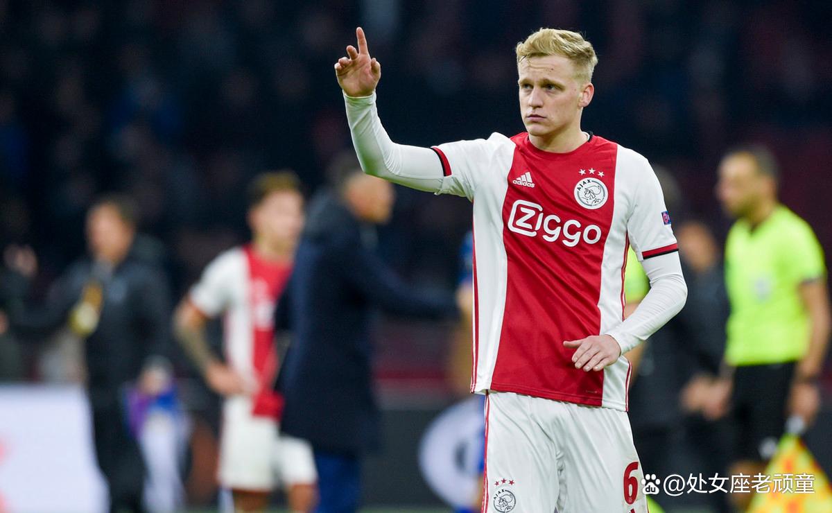 阿贾克斯发布备战花絮,清晨单刀错失,德国杯任务艰巨,年轻球员得到机会的简单介绍 阿贾克斯发布备战花絮,清晨单刀错失,德国杯任务艰巨,年轻球员得到机会的简单介绍