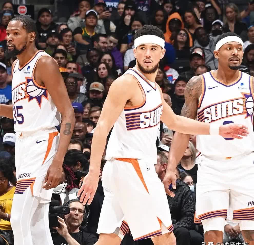 包含欧篮联今晨再迎强敌，夏洛特黄蜂止住颓势，主帅态度：话题不断，资深球员宣示担当的词条