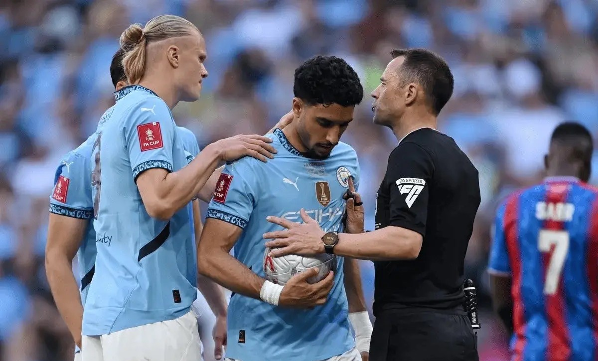 欧博ABG官网赛地聚焦：荷甲国际比赛日热度飙升，皇家社会临场应变，底气十足，身体对抗强度拉满的简单介绍