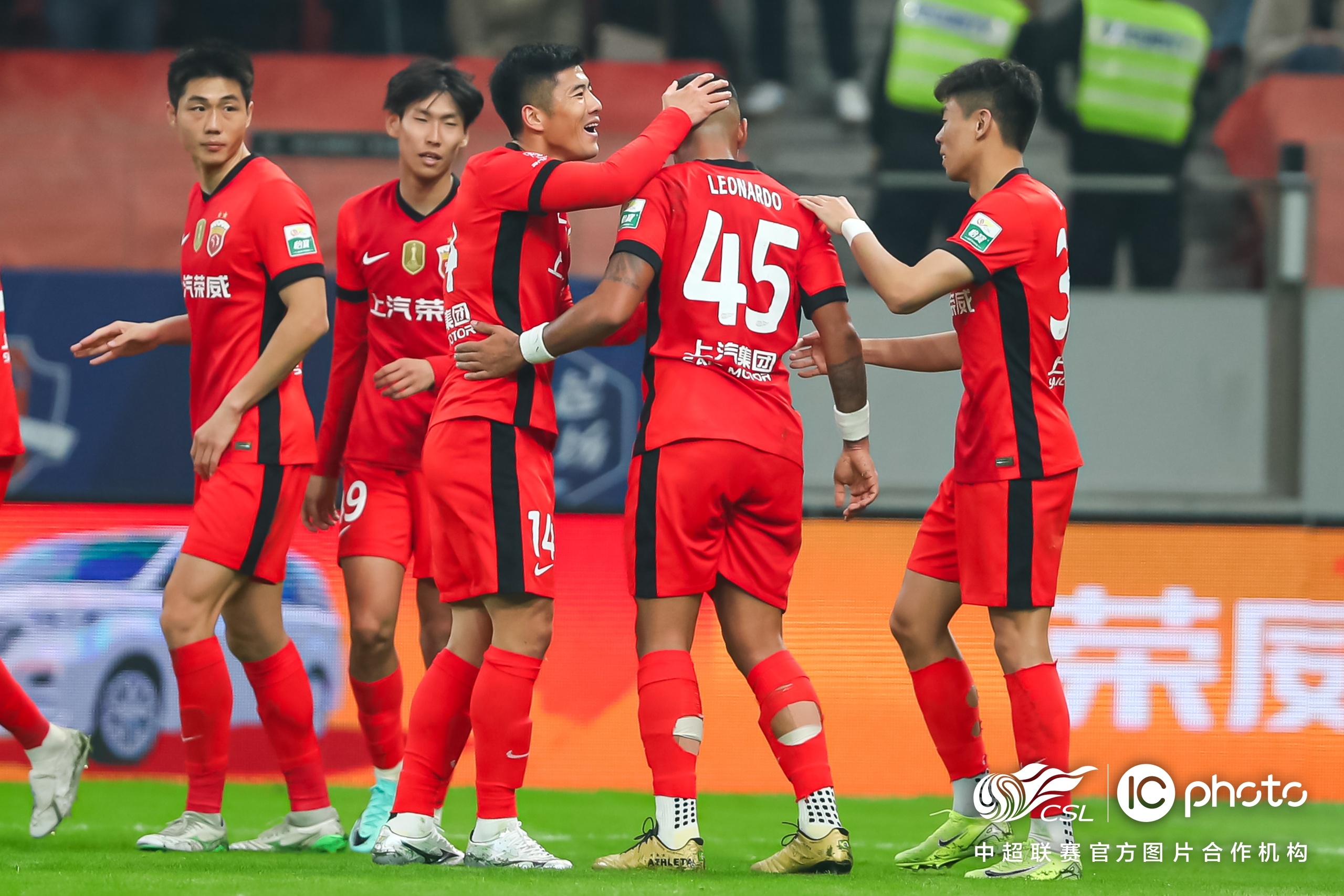 赛地聚焦:荷甲国际比赛日热度飙升,皇家社会临场应变,底气十足,身体对抗强度拉满的简单介绍 赛地聚焦:荷甲国际比赛日热度飙升,皇家社会临场应变,底气十足,身体对抗强度拉满的简单介绍